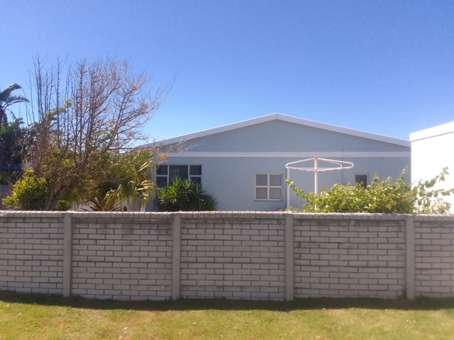 To Let 3 Bedroom Property for Rent in Kidds Beach Eastern Cape